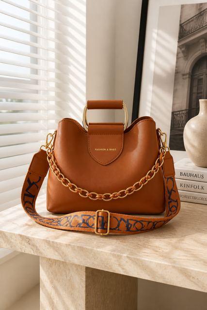 Handtas met details en brede strap