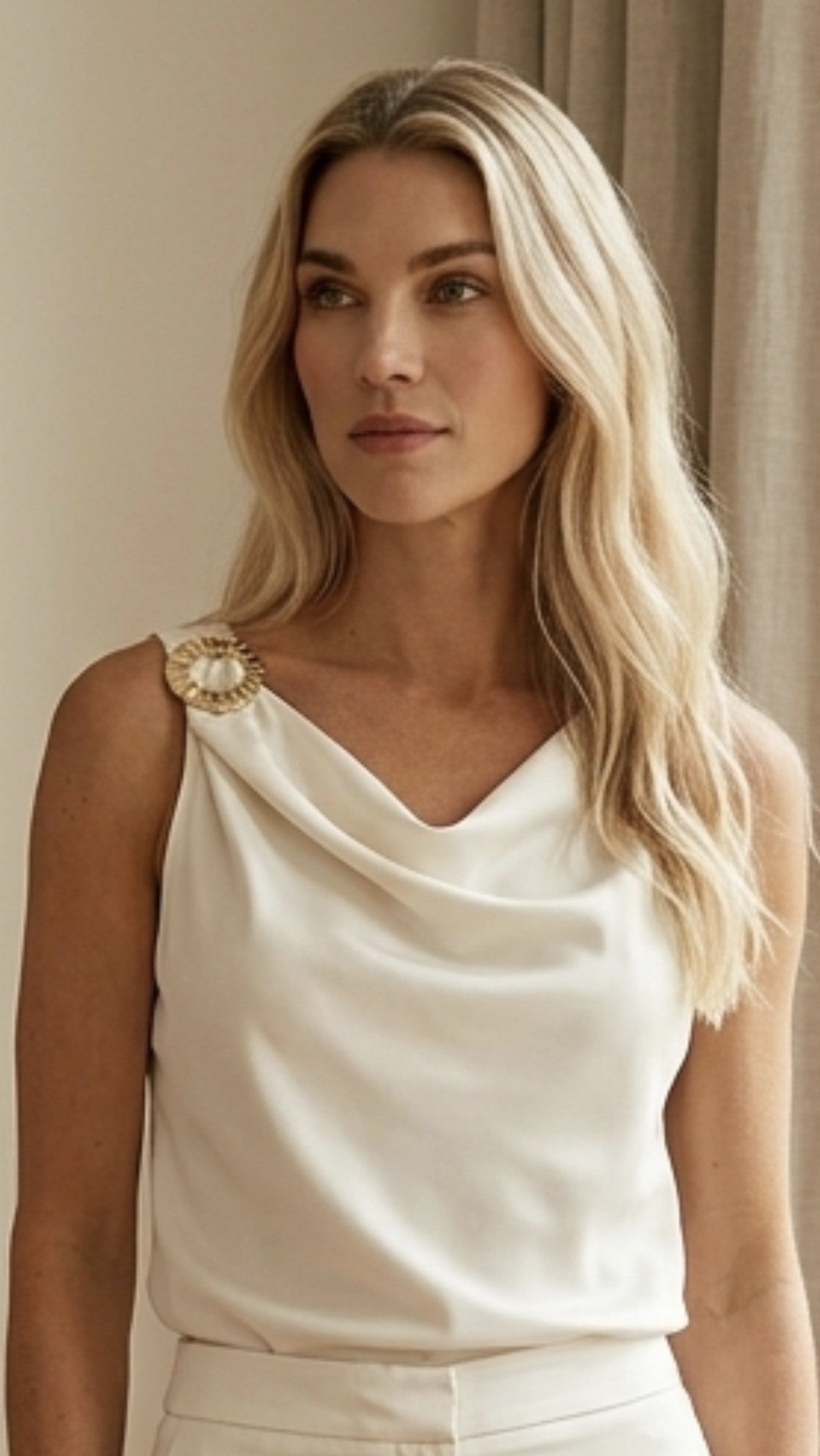 Elegante beige top met schouderdetail